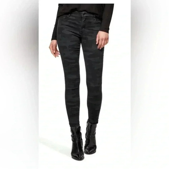 Sanctuary Denim - Social Standard by Sanctuary Ankle Skinny Mid Rise Flex Jean in Black Grey Camo